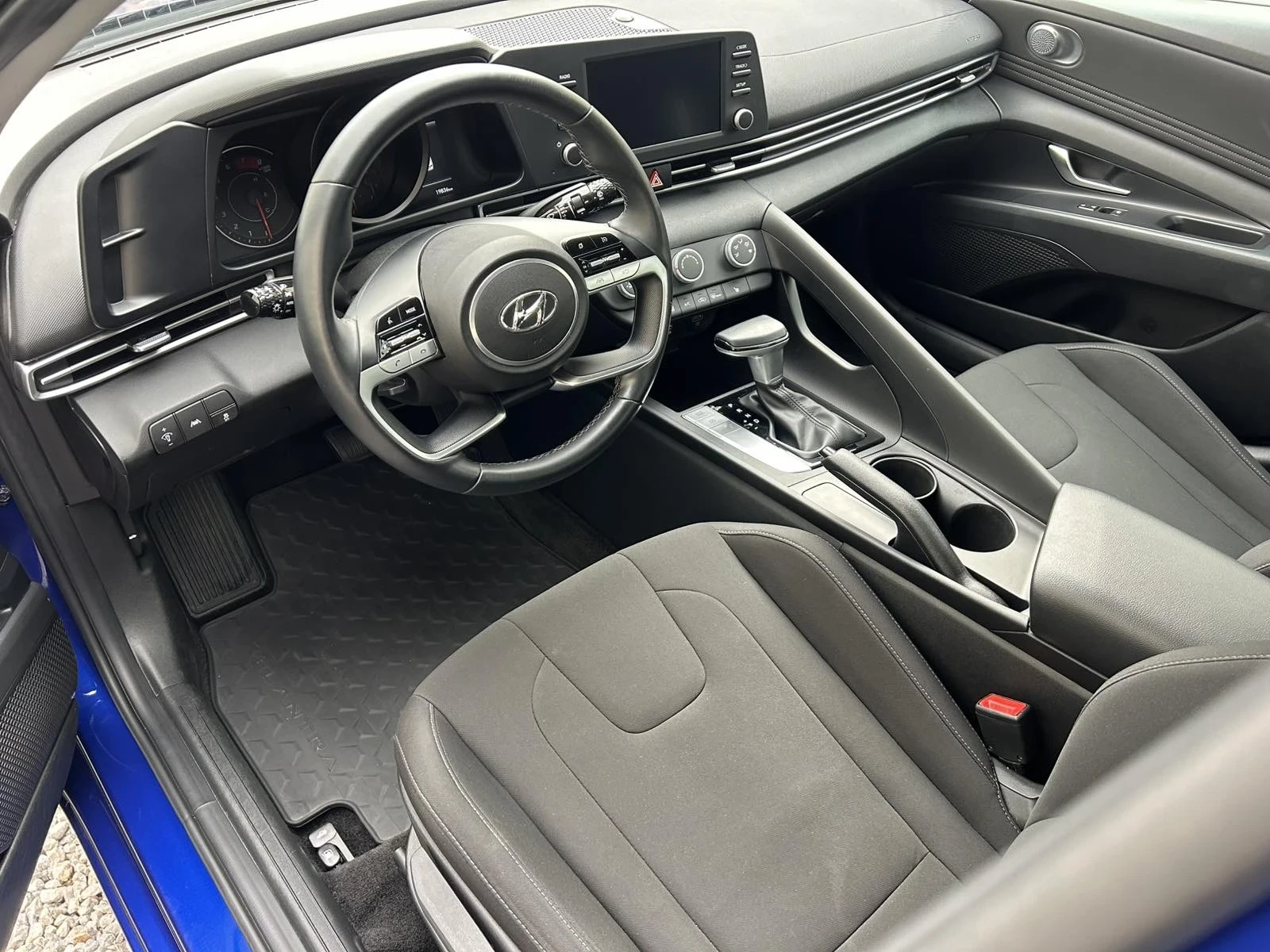 Hyundai Elantra 2.0, снимка 12 - Автомобили и джипове - 53904346