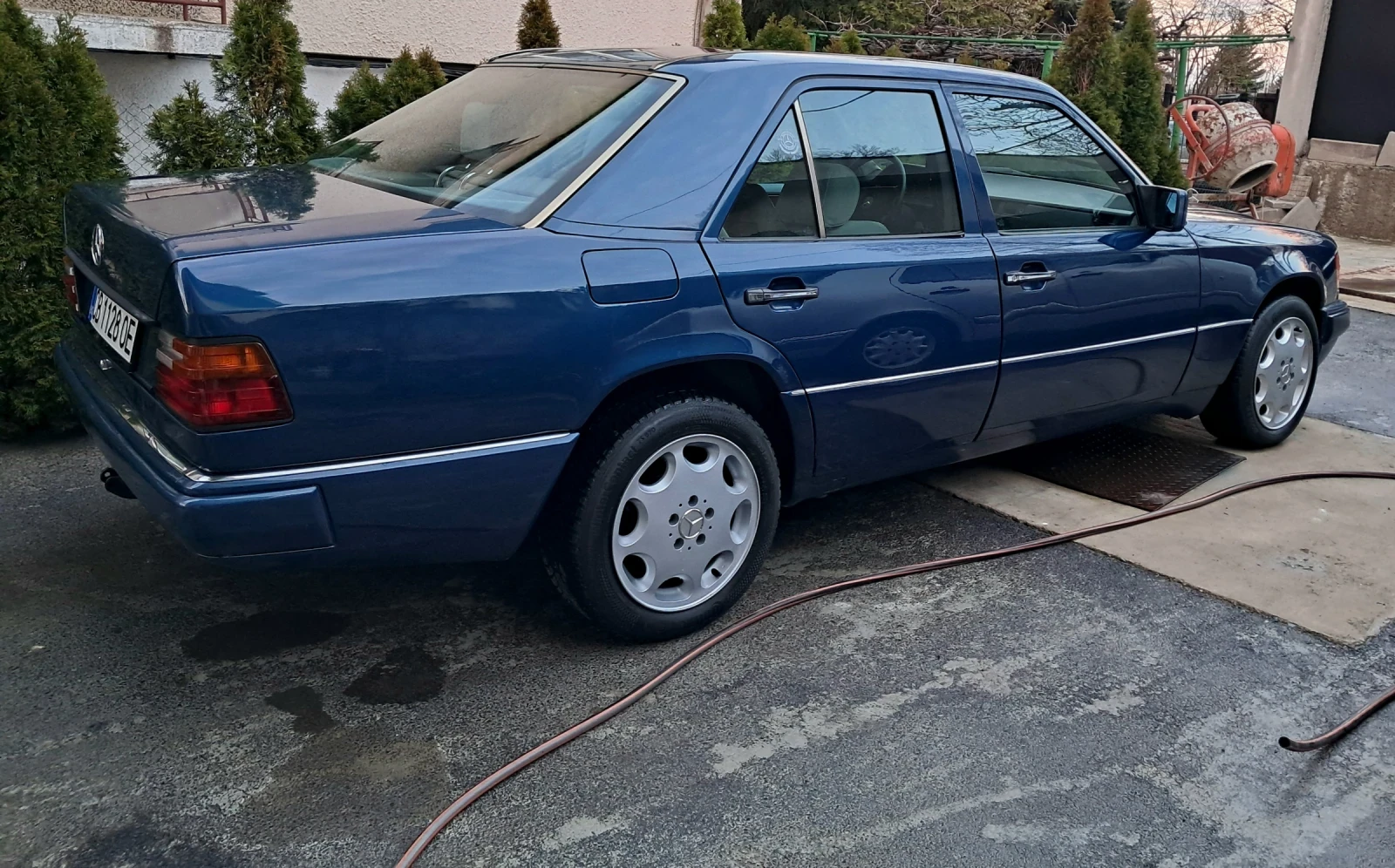 Mercedes-Benz 124 300D AUTOMATIC KLIMATIC NIVOMAT 100% обслужен ТОП, снимка 3 - Автомобили и джипове - 54144510