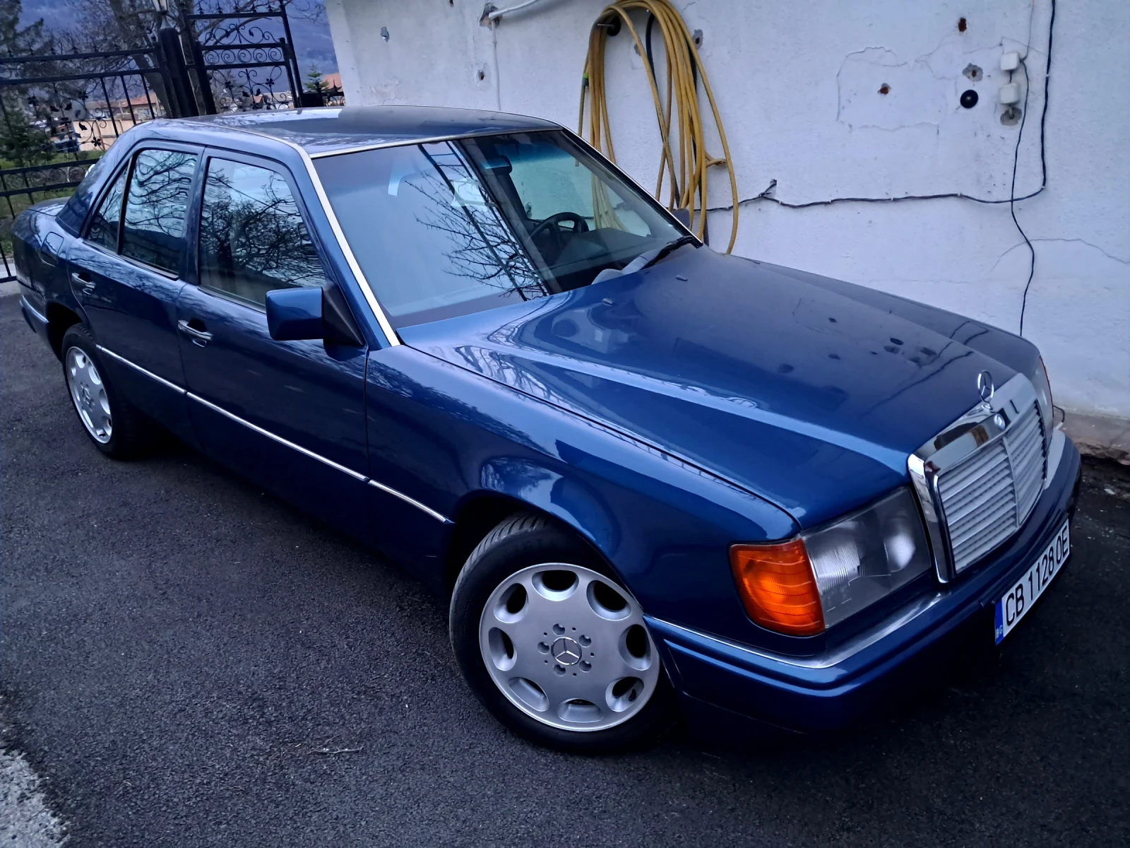 Mercedes-Benz 124 300D AUTOMATIC KLIMATIC NIVOMAT ЦЕНА ДО 25.04, снимка 2 - Автомобили и джипове - 54144510