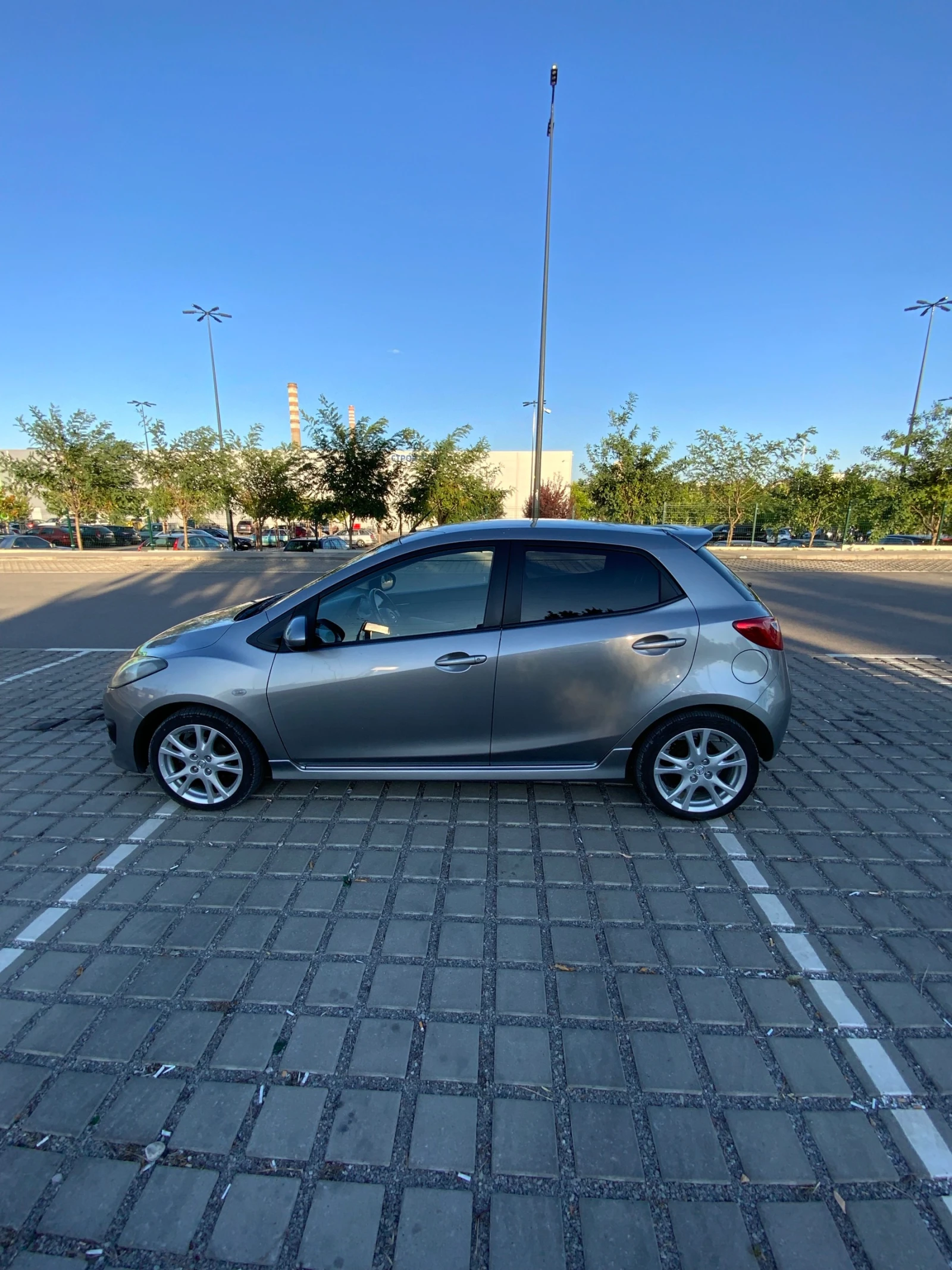 Mazda 2 Facelift 1.5 бензин 102к.с., снимка 4 - Автомобили и джипове - 55684039