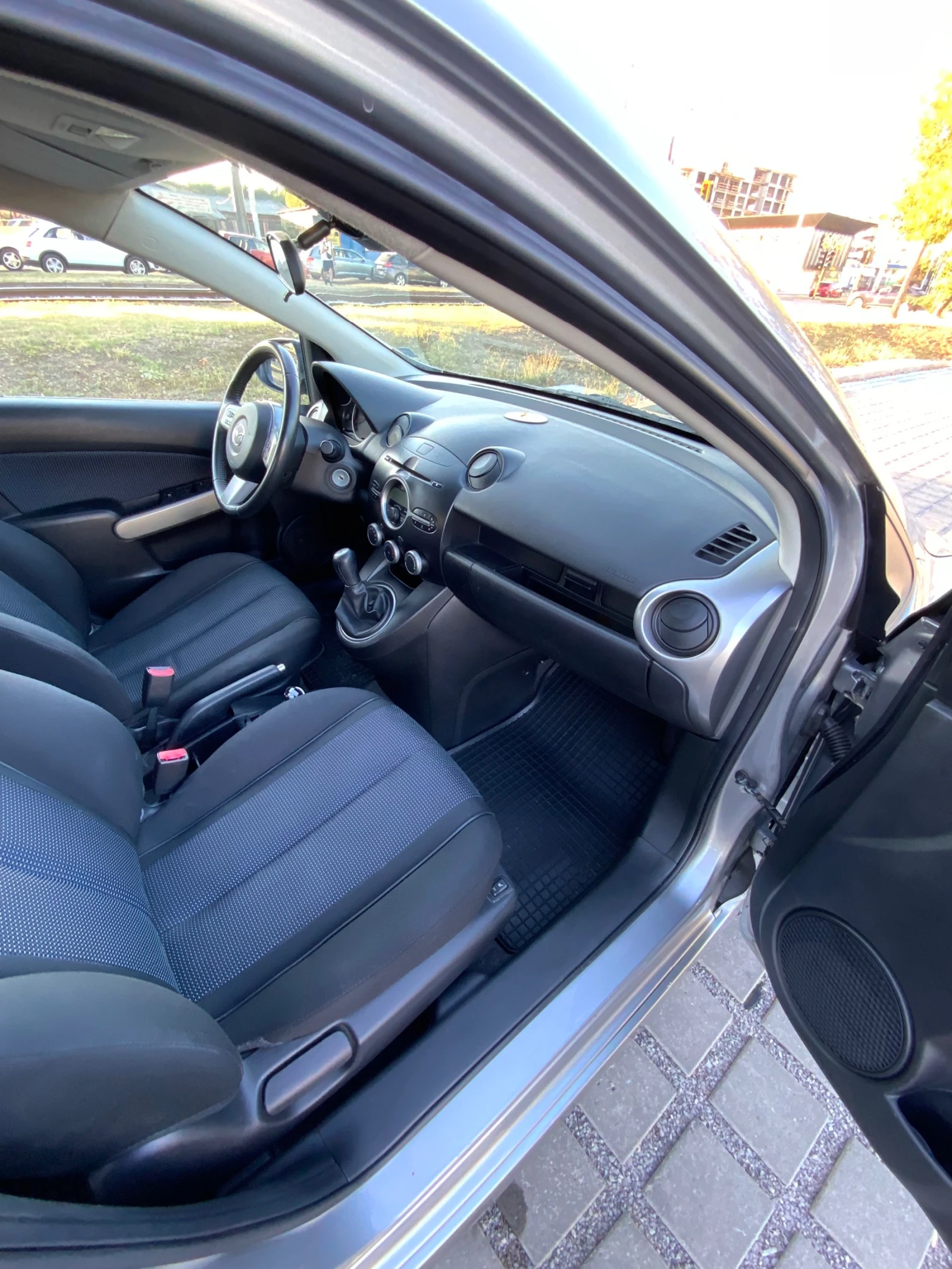 Mazda 2 Facelift 1.5 бензин 102к.с., снимка 14 - Автомобили и джипове - 55684039