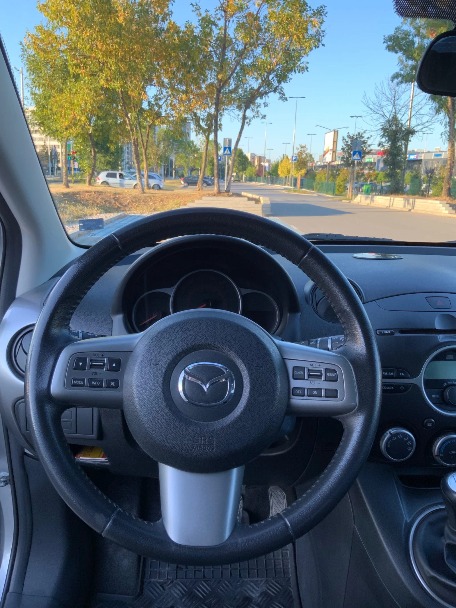 Mazda 2 Facelift 1.5 бензин 102к.с., снимка 12 - Автомобили и джипове - 55684039