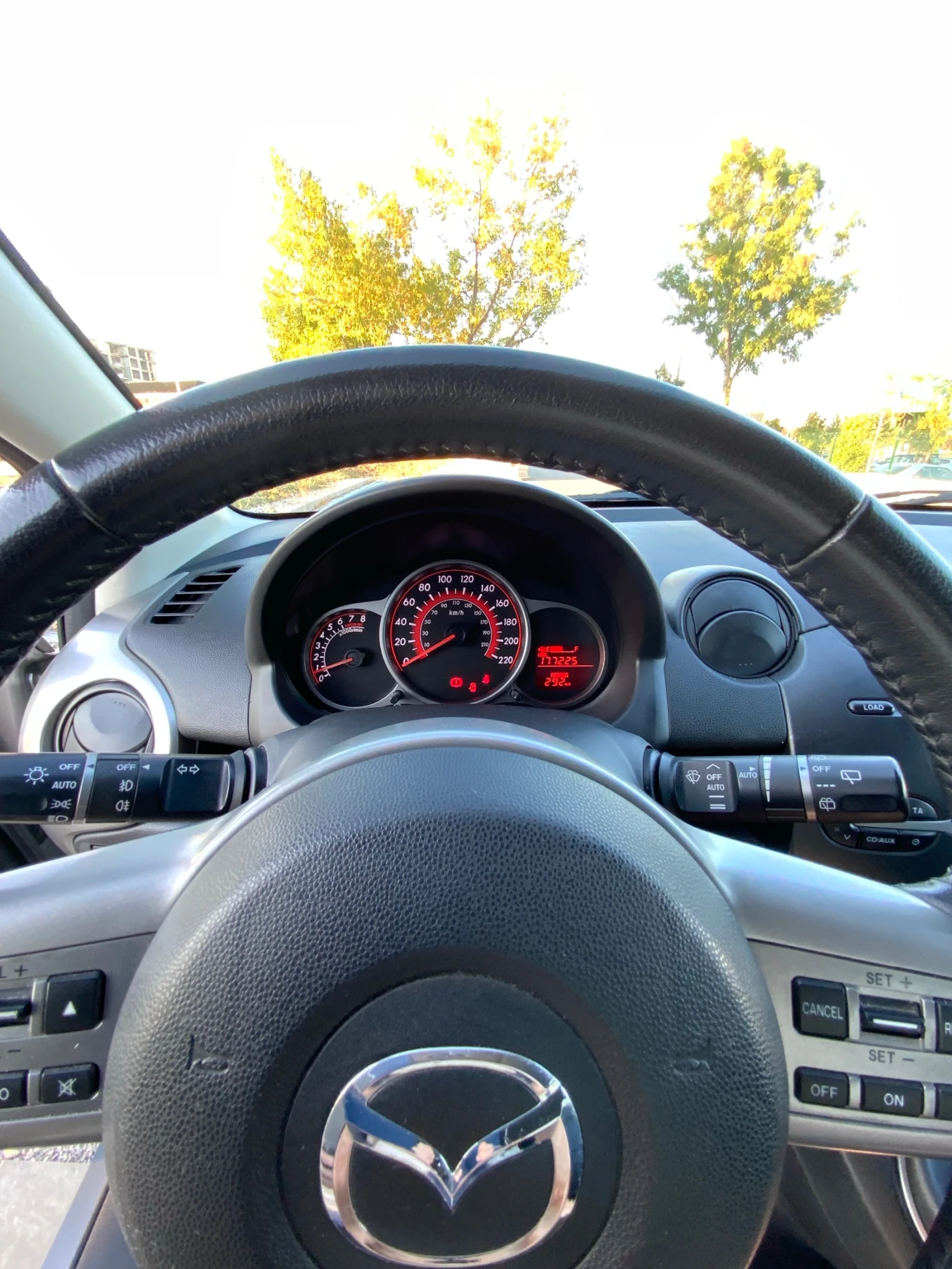 Mazda 2 Facelift 1.5 бензин 102к.с., снимка 10 - Автомобили и джипове - 55684039