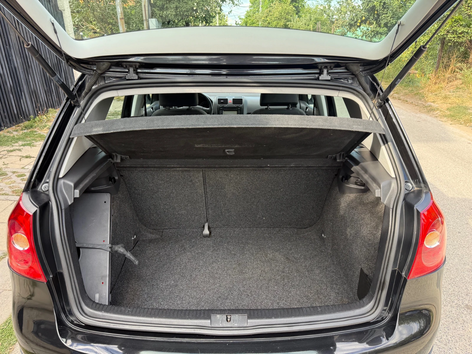 VW Golf 5 Sportline 1.6i, снимка 15 - Автомобили и джипове - 56105052