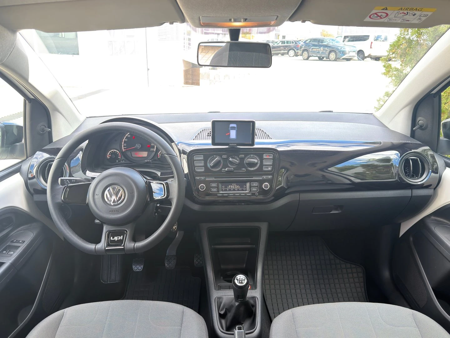 VW Up, снимка 7 - Автомобили и джипове - 56335762