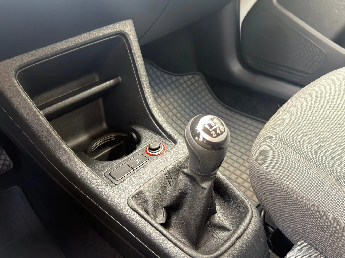 VW Up, снимка 14 - Автомобили и джипове - 56335762