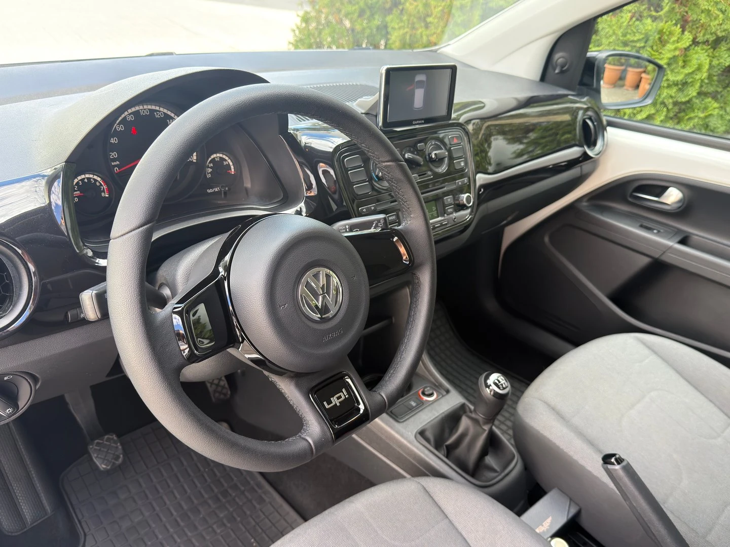 VW Up, снимка 9 - Автомобили и джипове - 56335762