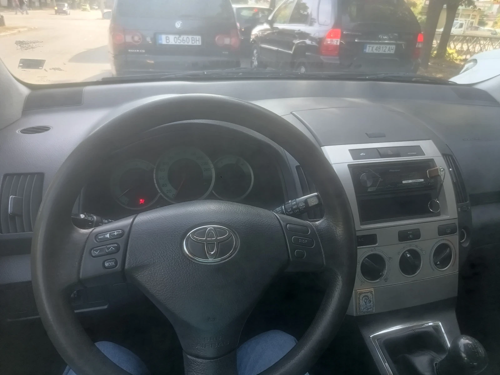 Toyota Corolla verso, снимка 4 - Автомобили и джипове - 56511815