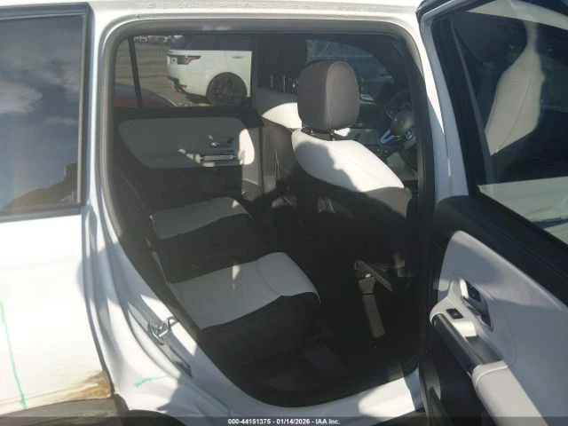 Mercedes-Benz GLB 250 4MATIC* АМГ ПАКЕТ* ДИСТРОНИК* 360* ПОДГРЕВИ* , снимка 8 - Автомобили и джипове - 53287475