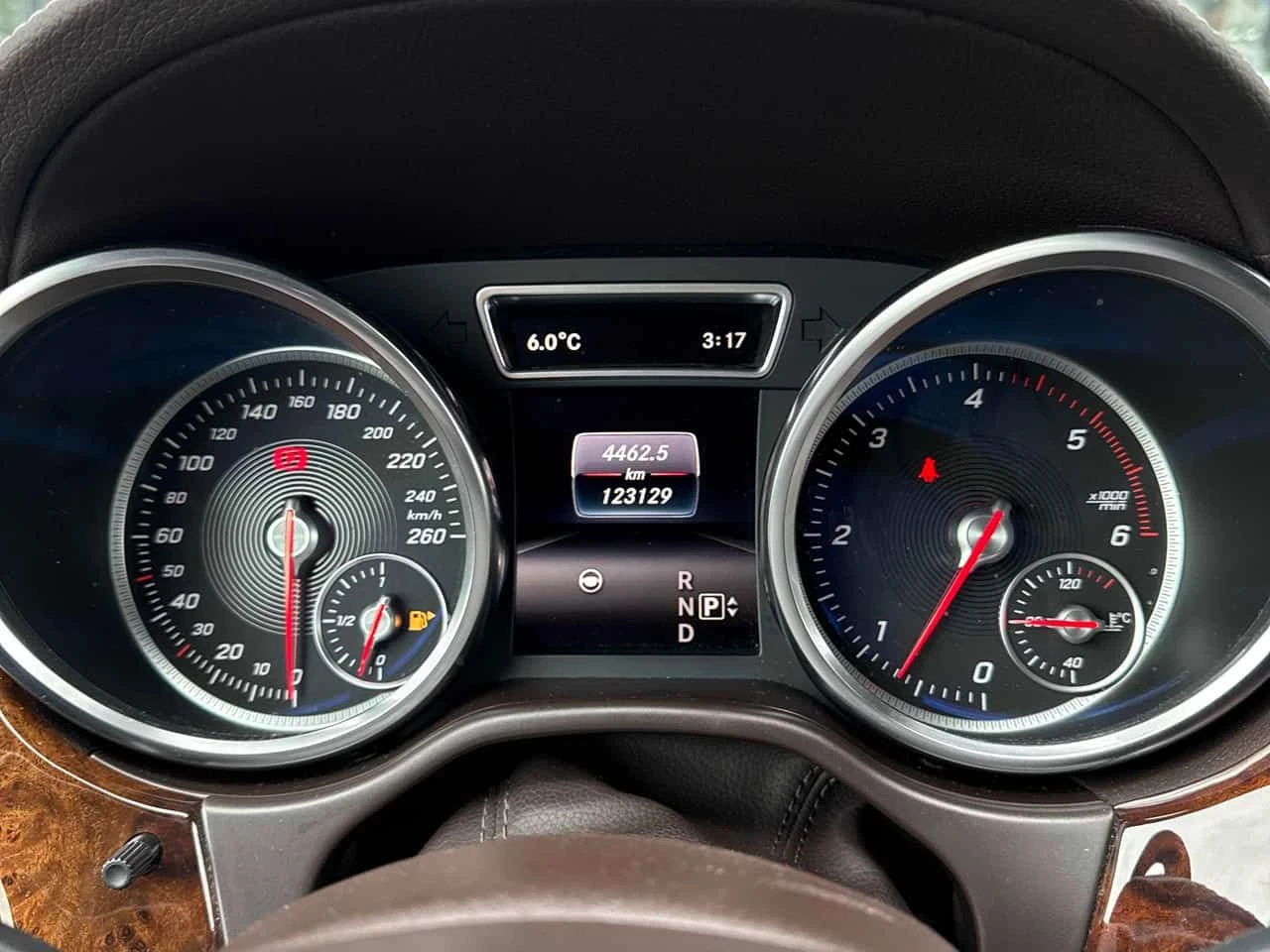 Mercedes-Benz GLE 350  * CARFAX * Дистроник * Harman Kardon * 360 Камери, снимка 8 - Автомобили и джипове - 54139941