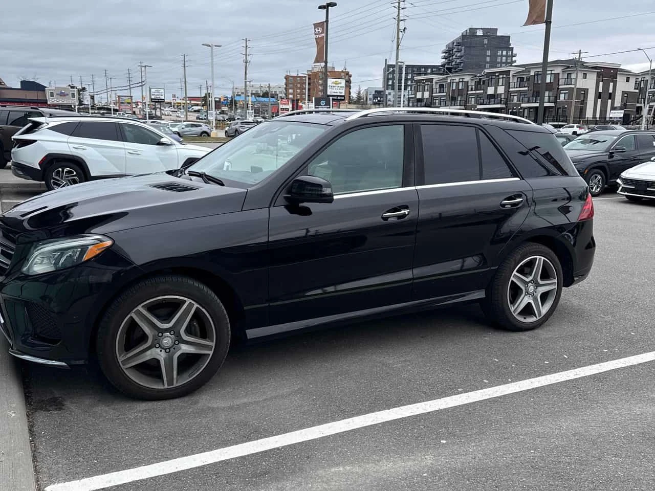 Mercedes-Benz GLE 350  * CARFAX * Дистроник * Harman Kardon * 360 Камери, снимка 2 - Автомобили и джипове - 54139941