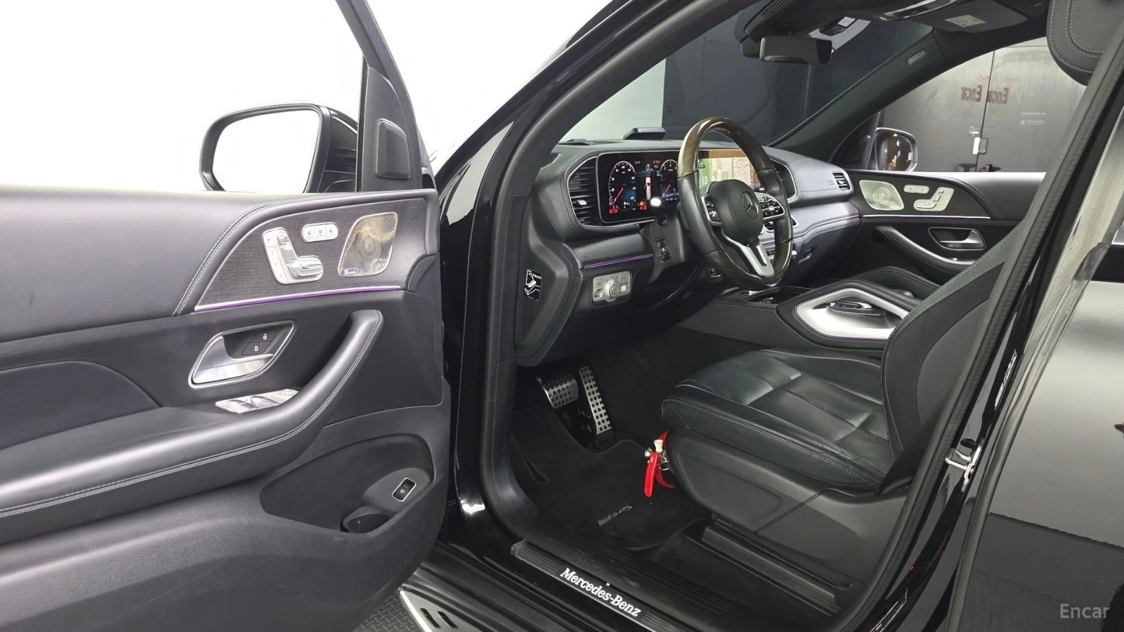 Mercedes-Benz GLS580 4MATIC* КОЖА* ПОДГРЕВ* ОБДУХВ* BURMASTER* PANO* 36, снимка 9 - Автомобили и джипове - 55421272