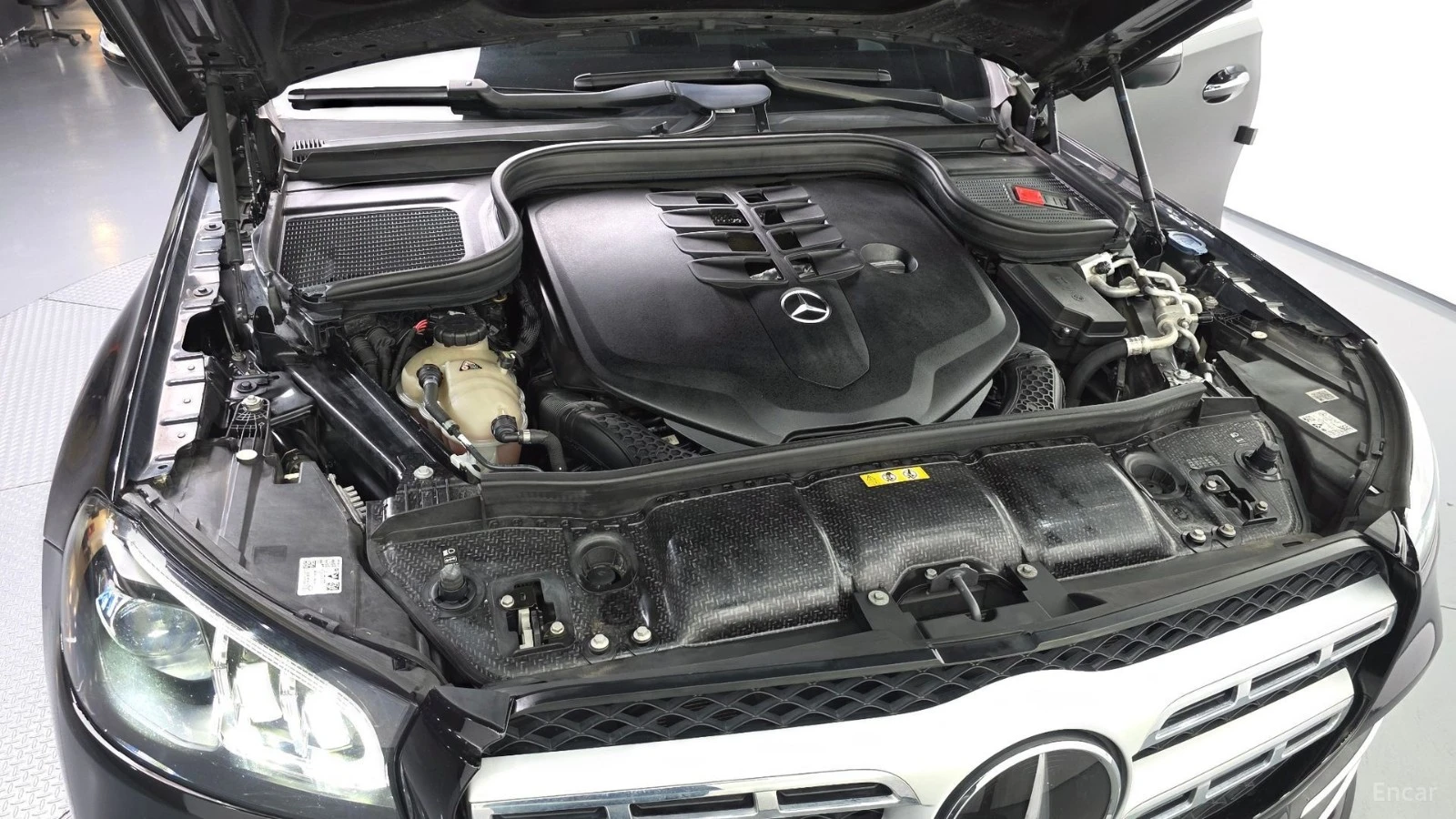 Mercedes-Benz GLS580 4MATIC* КОЖА* ПОДГРЕВ* ОБДУХВ* BURMASTER* PANO* 36, снимка 6 - Автомобили и джипове - 55421272