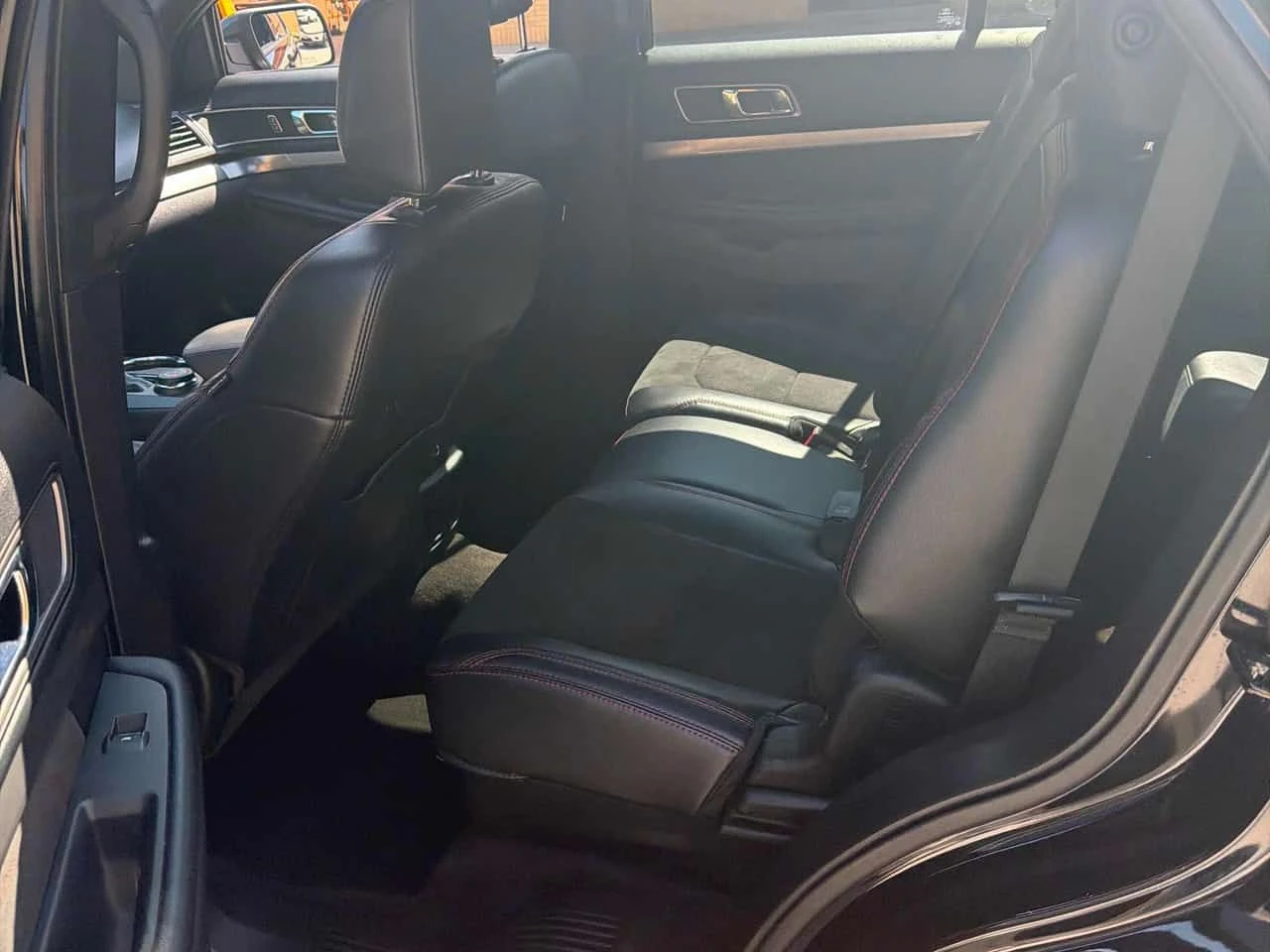 Ford Explorer * XLT AWD * КОЖА/АЛКАНТАРА* ПОДГРЕВИ* ПАНОРАМА* , снимка 12 - Автомобили и джипове - 55652612