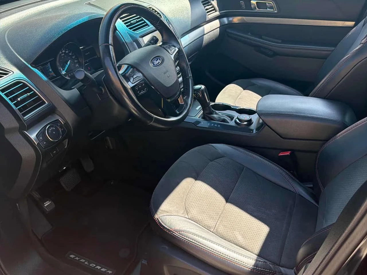 Ford Explorer * XLT AWD * КОЖА/АЛКАНТАРА* ПОДГРЕВИ* ПАНОРАМА* , снимка 7 - Автомобили и джипове - 55652612