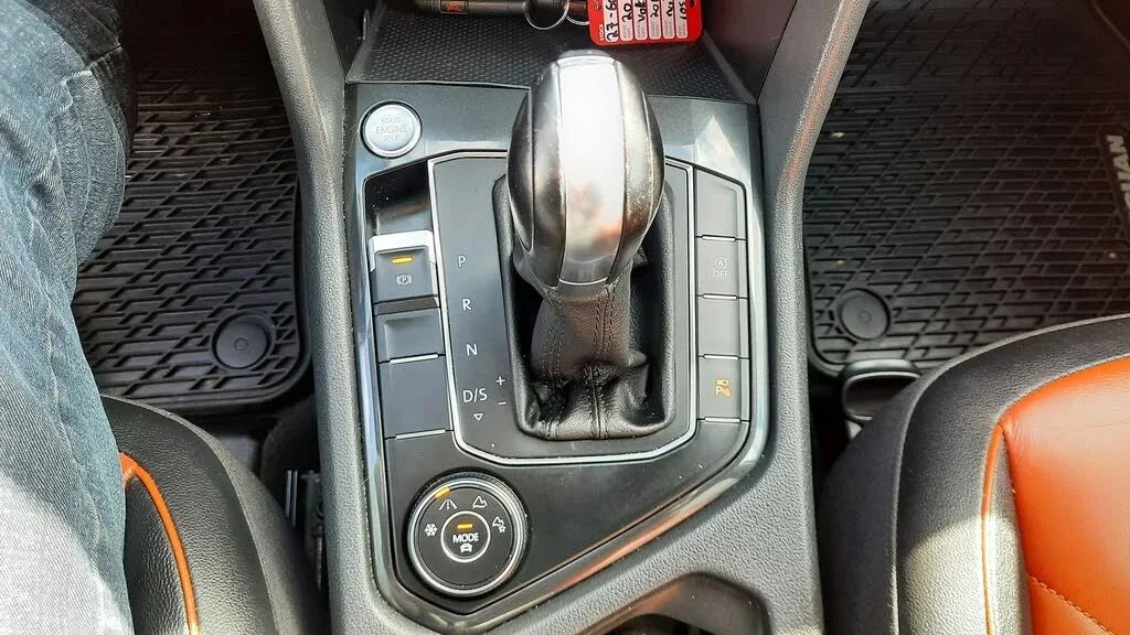VW Tiguan, снимка 11 - Автомобили и джипове - 56690102