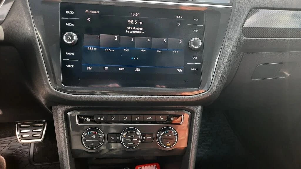 VW Tiguan, снимка 10 - Автомобили и джипове - 56690102
