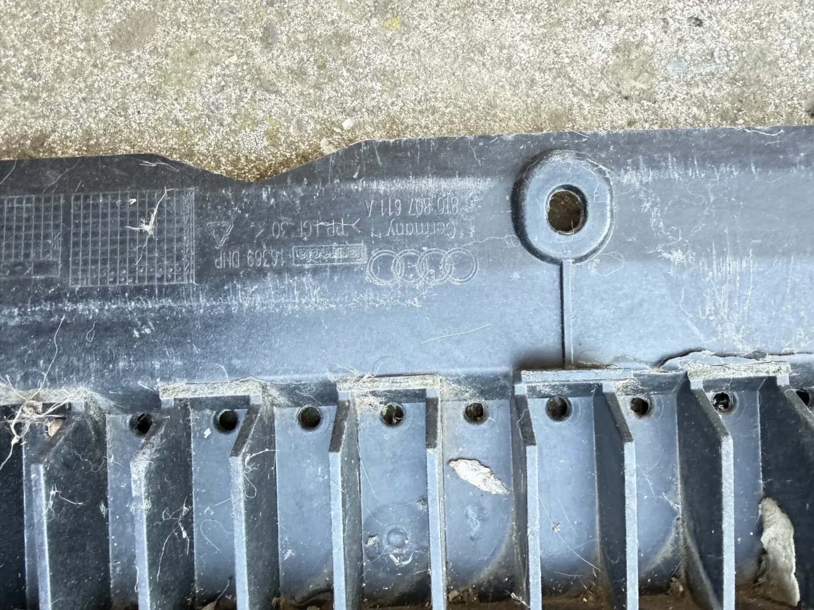 Кора под предна броня AUDI A5 2012- 8T0807611A, снимка 2 - Части - 55986390
