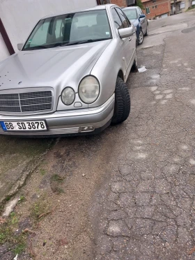Mercedes-Benz E 200 i, снимка 3