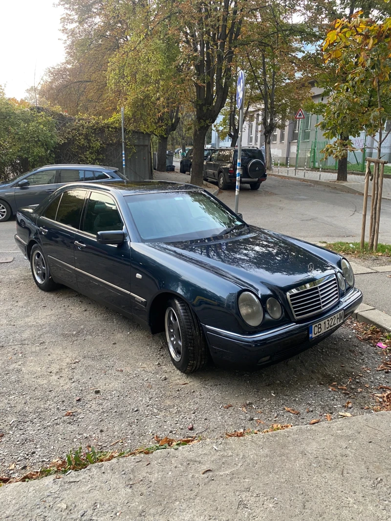 Mercedes-Benz E 200 БЕНЗИН - ГАЗ - АВТОМАТ -  ГАРАЖЕН - ТОП !!!, снимка 6 - Автомобили и джипове - 48108584