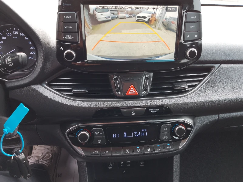 Hyundai I30 1, 6 CRDI/NAVI/CAMERA, снимка 12 - Автомобили и джипове - 49147643