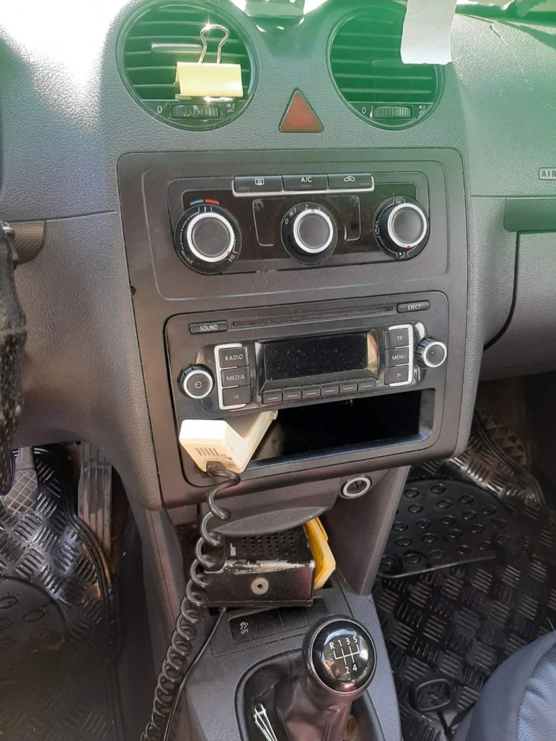 VW Caddy, снимка 10 - Автомобили и джипове - 50405051