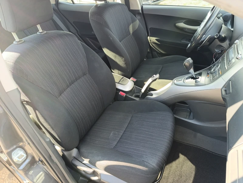 Toyota Auris 1.6 i Automatic , снимка 11 - Автомобили и джипове - 52157079