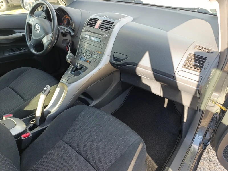 Toyota Auris 1.6 i Automatic , снимка 12 - Автомобили и джипове - 52157079