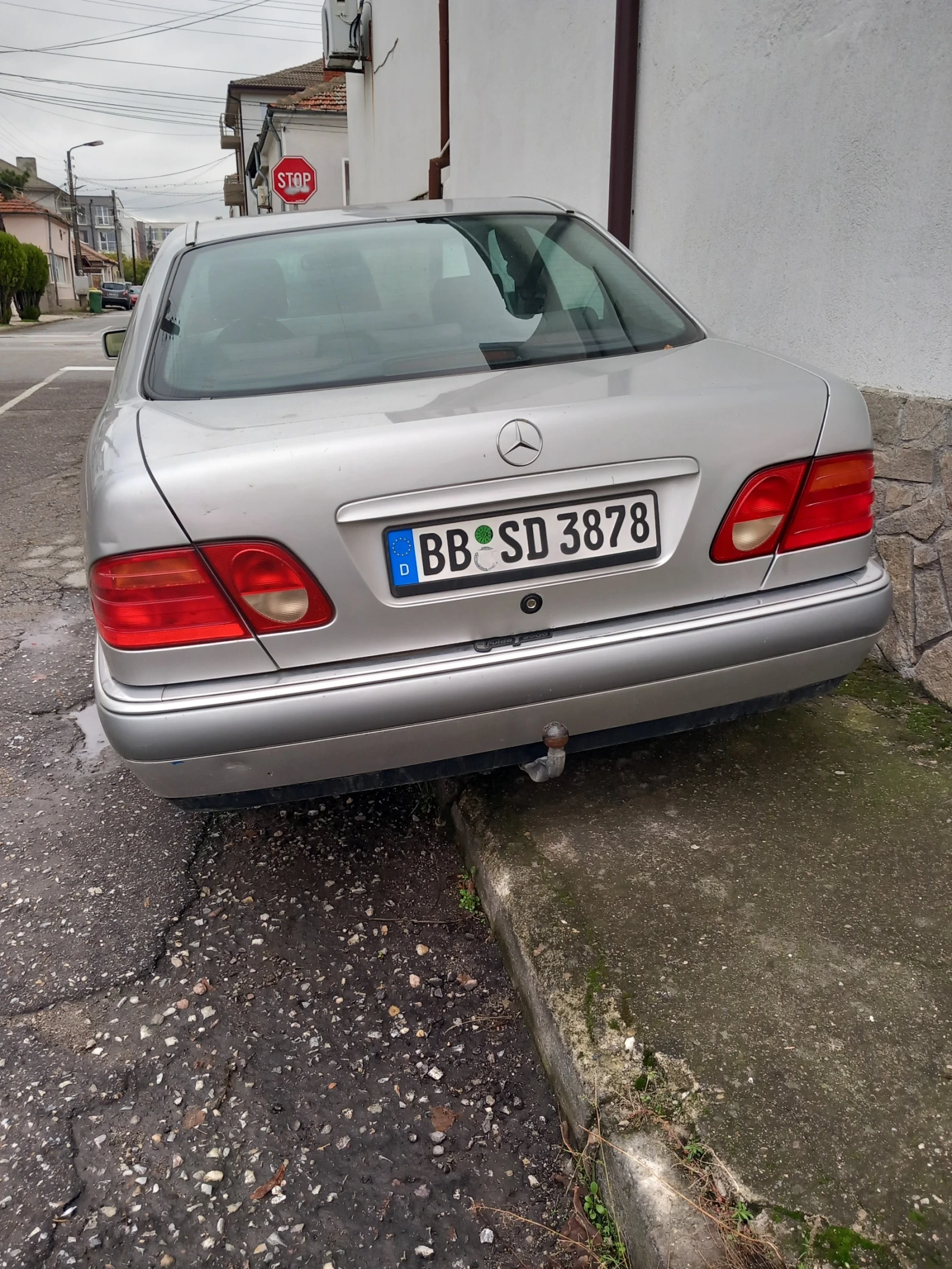 Mercedes-Benz E 200 i, снимка 1