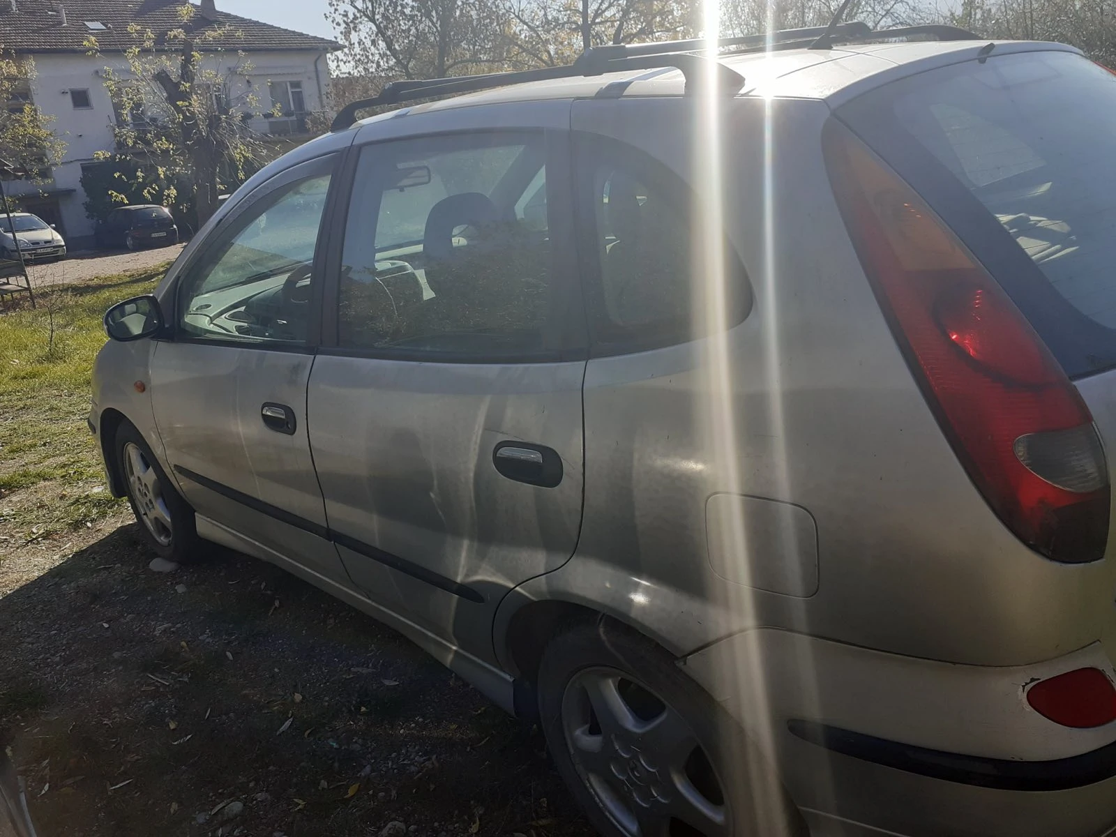 Nissan Almera tino 2.2  - изображение 3