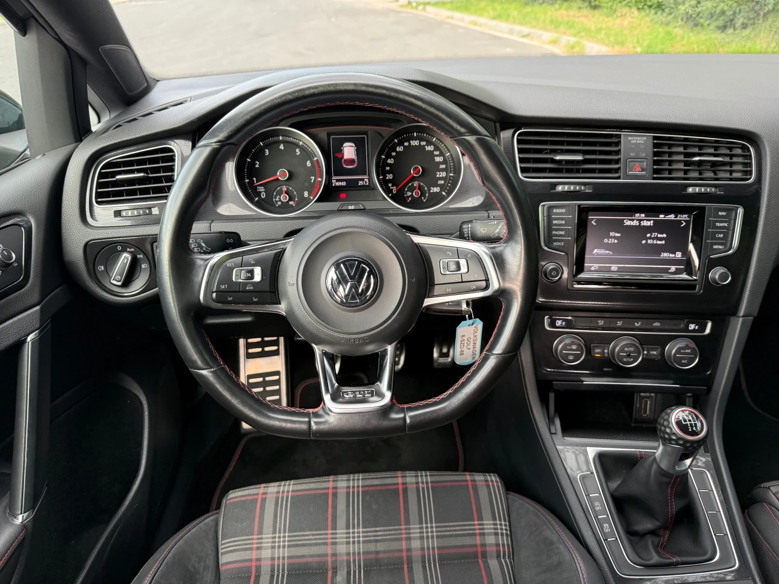 VW Golf GTI - изображение 8