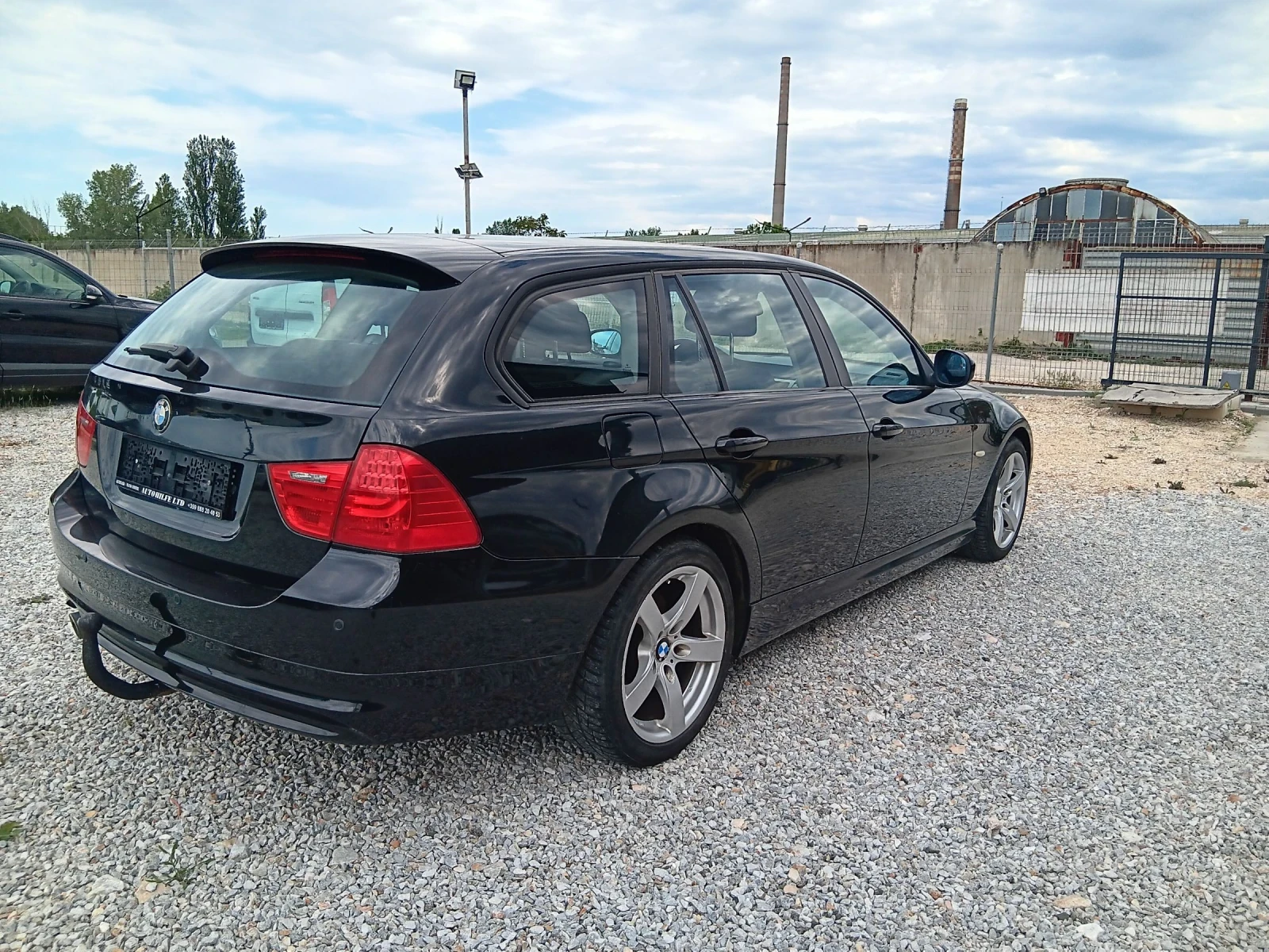 BMW 318 2.0i LCI - изображение 6