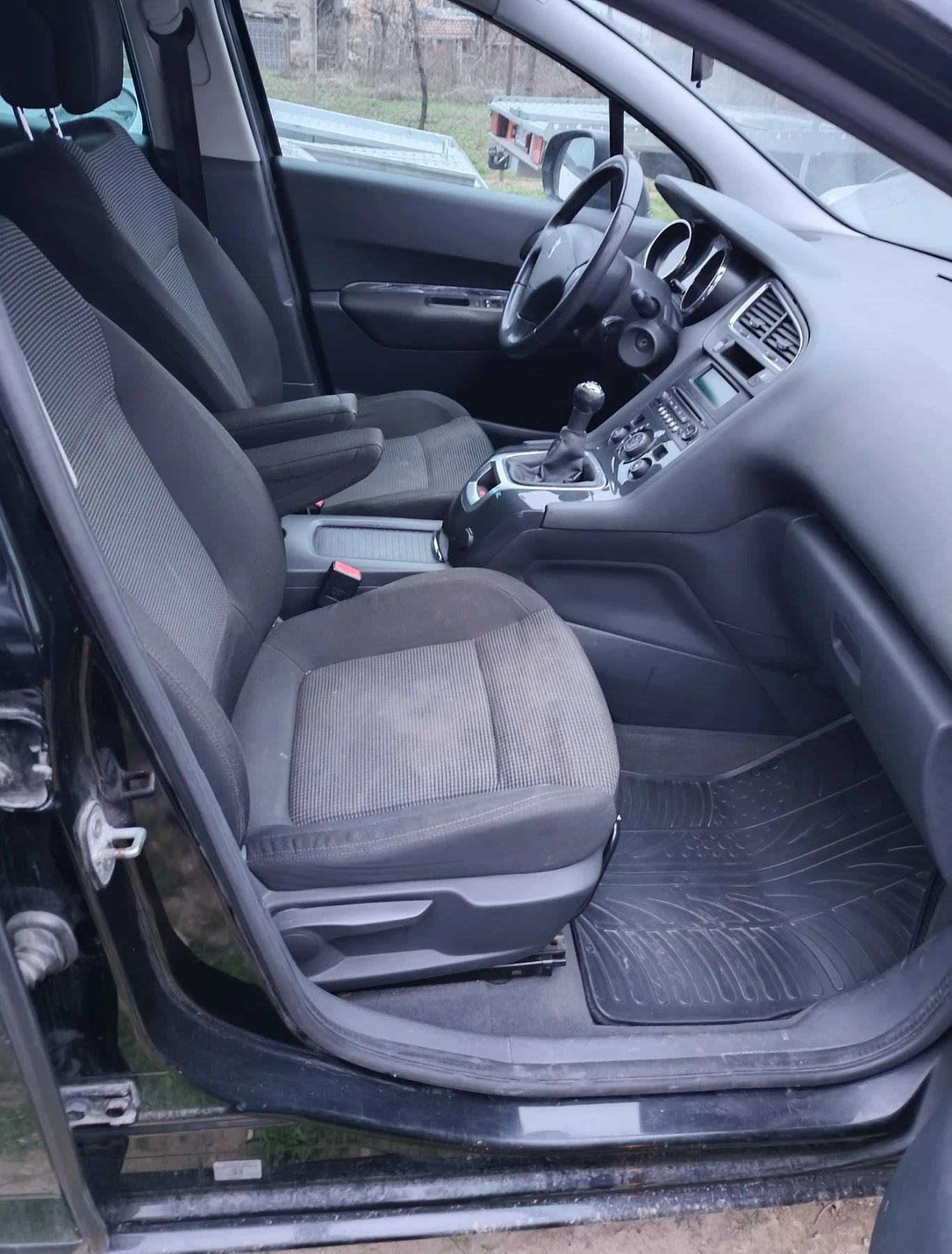Peugeot 5008 1.6i 120кс - изображение 4