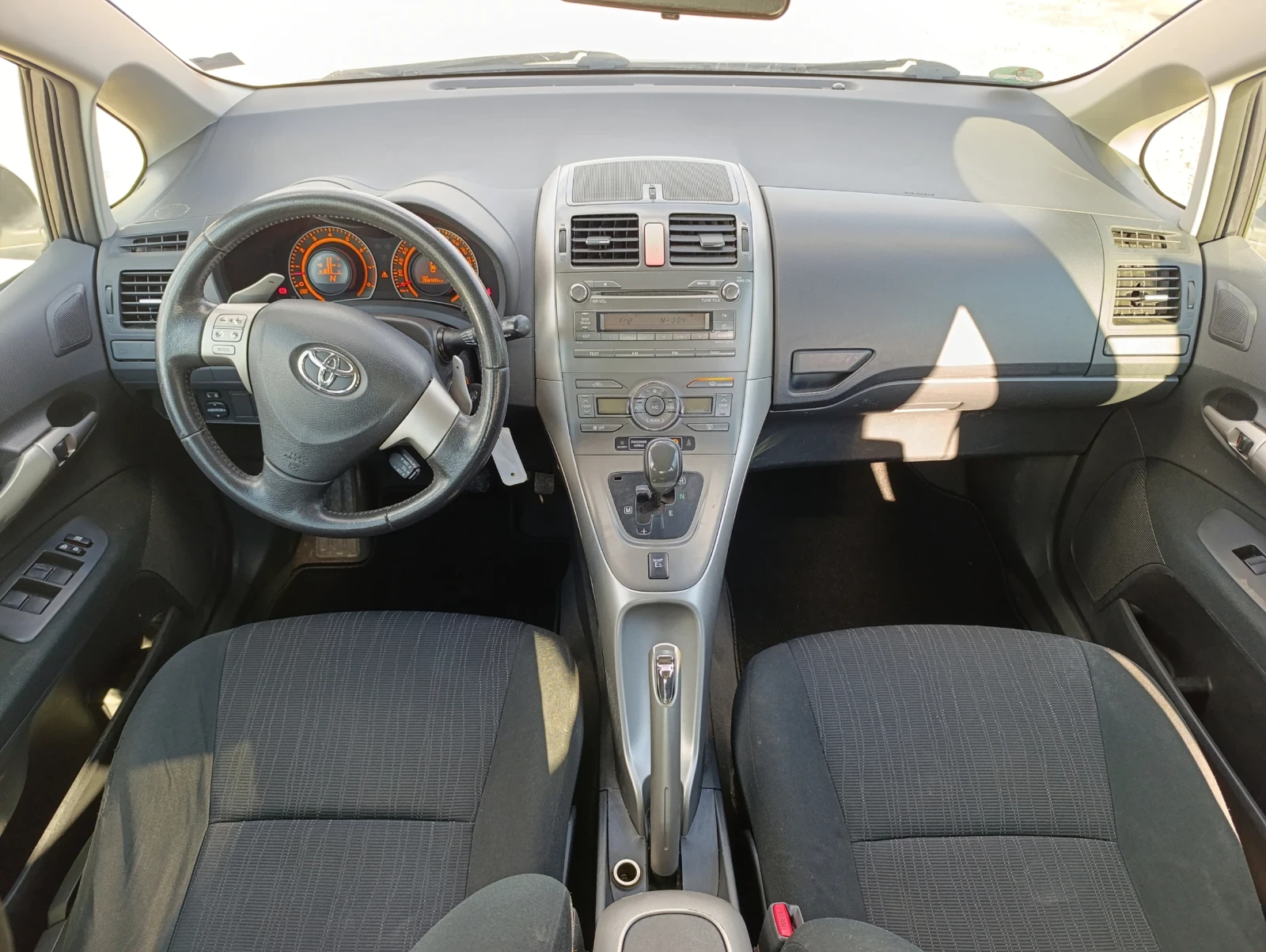 Toyota Auris 1.6 i Automatic  | Mobile.bg — изображение 13