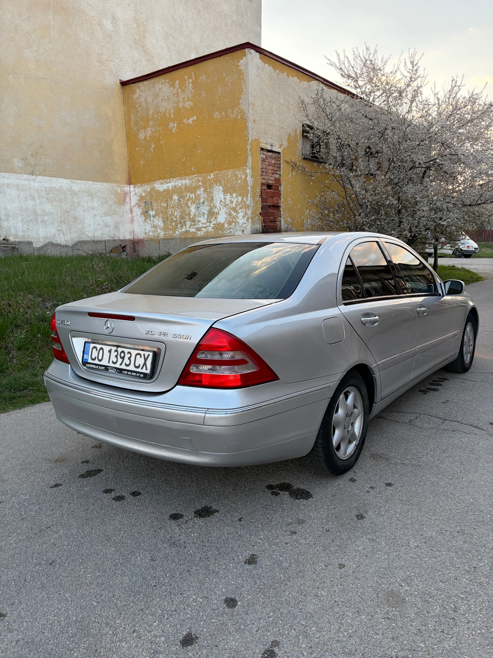 Mercedes-Benz 180 Elegance, снимка 6 - Автомобили и джипове - 54295474