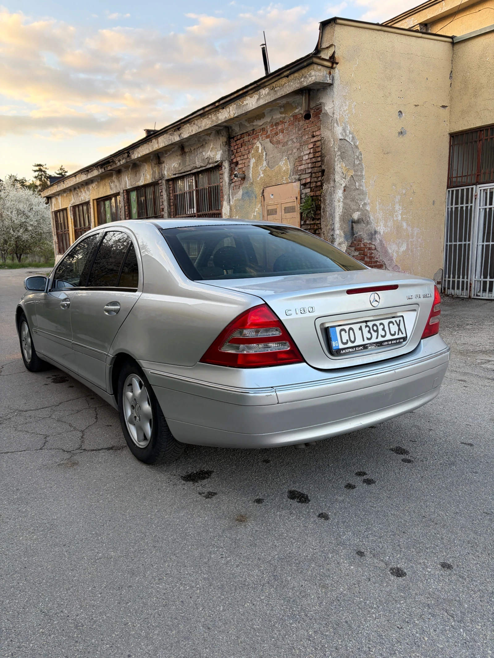 Mercedes-Benz 180 Elegance, снимка 4 - Автомобили и джипове - 54295474