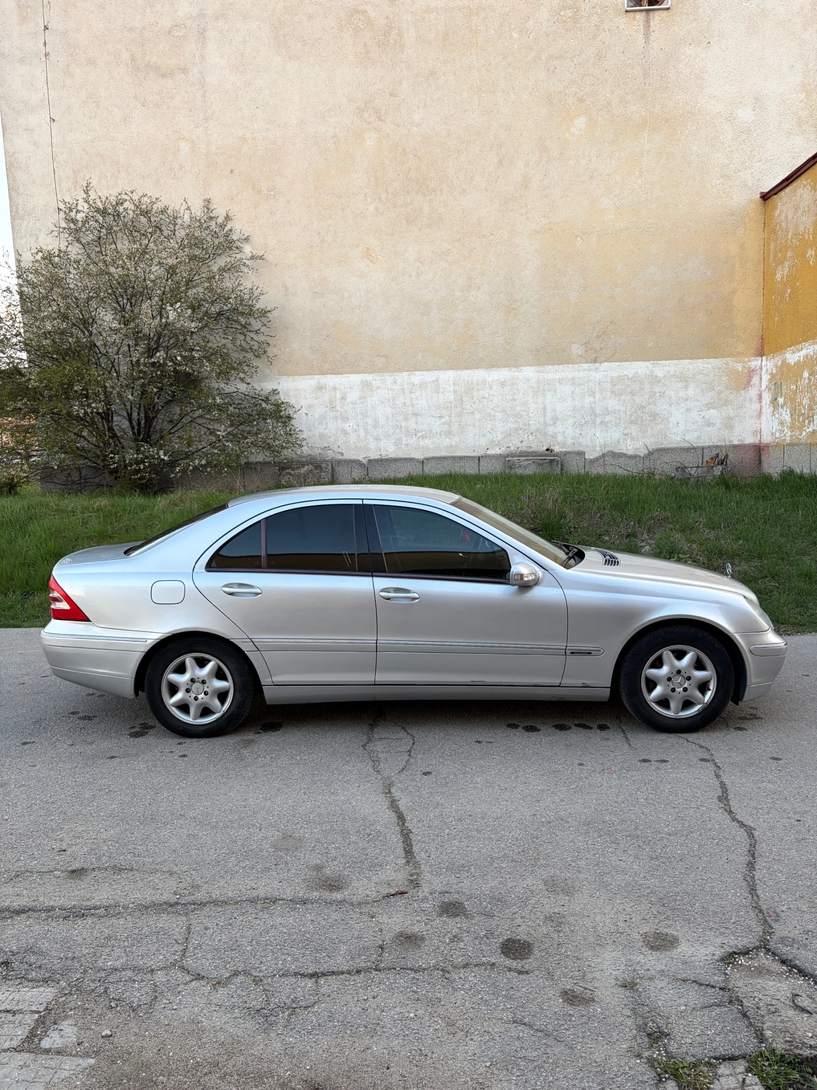 Mercedes-Benz 180 Elegance, снимка 2 - Автомобили и джипове - 54295474