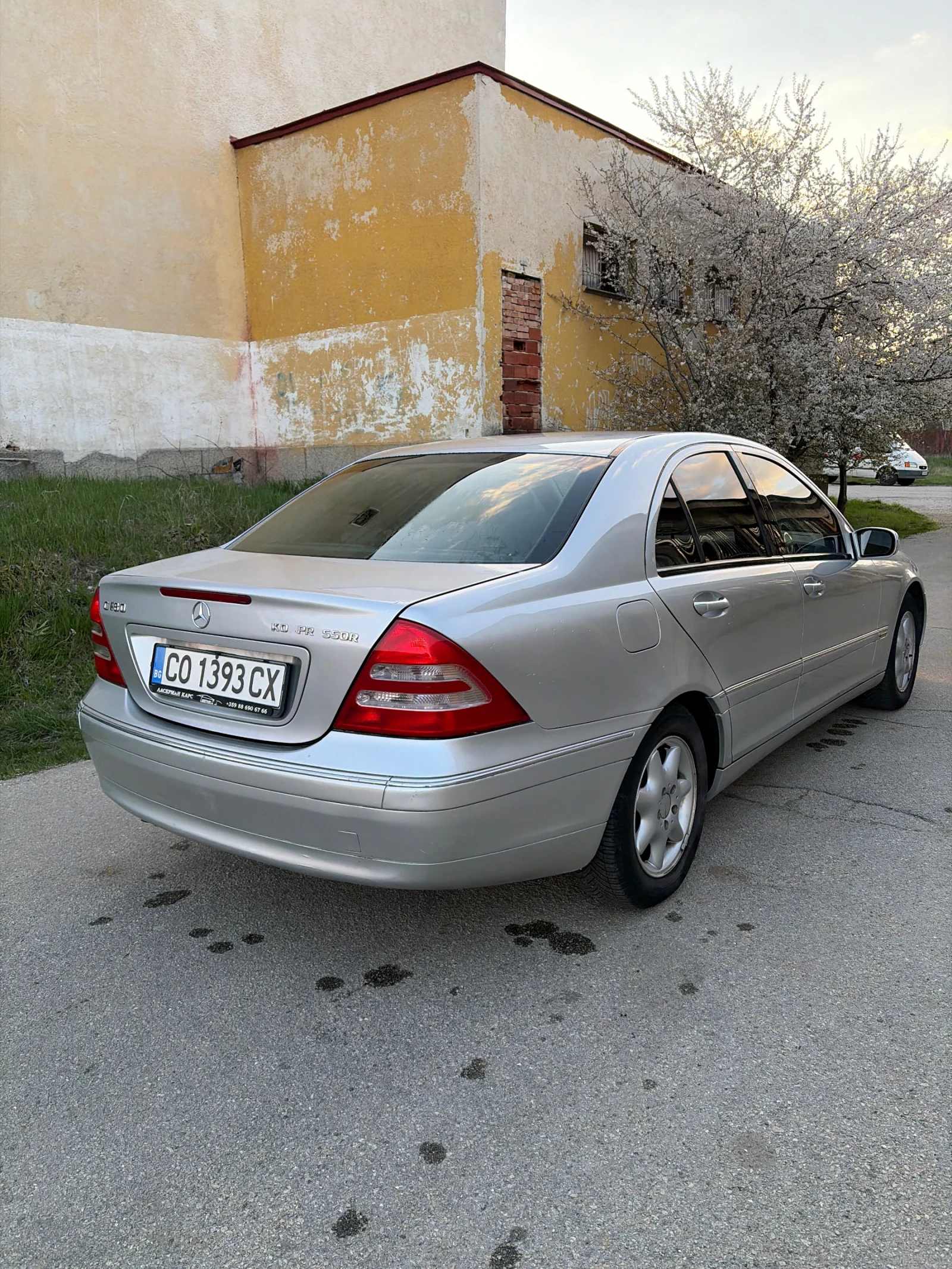 Mercedes-Benz 180 Elegance, снимка 7 - Автомобили и джипове - 54295474