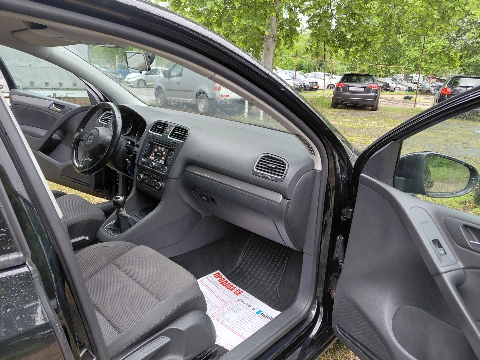 VW Golf Бензин, снимка 12 - Автомобили и джипове - 54653346