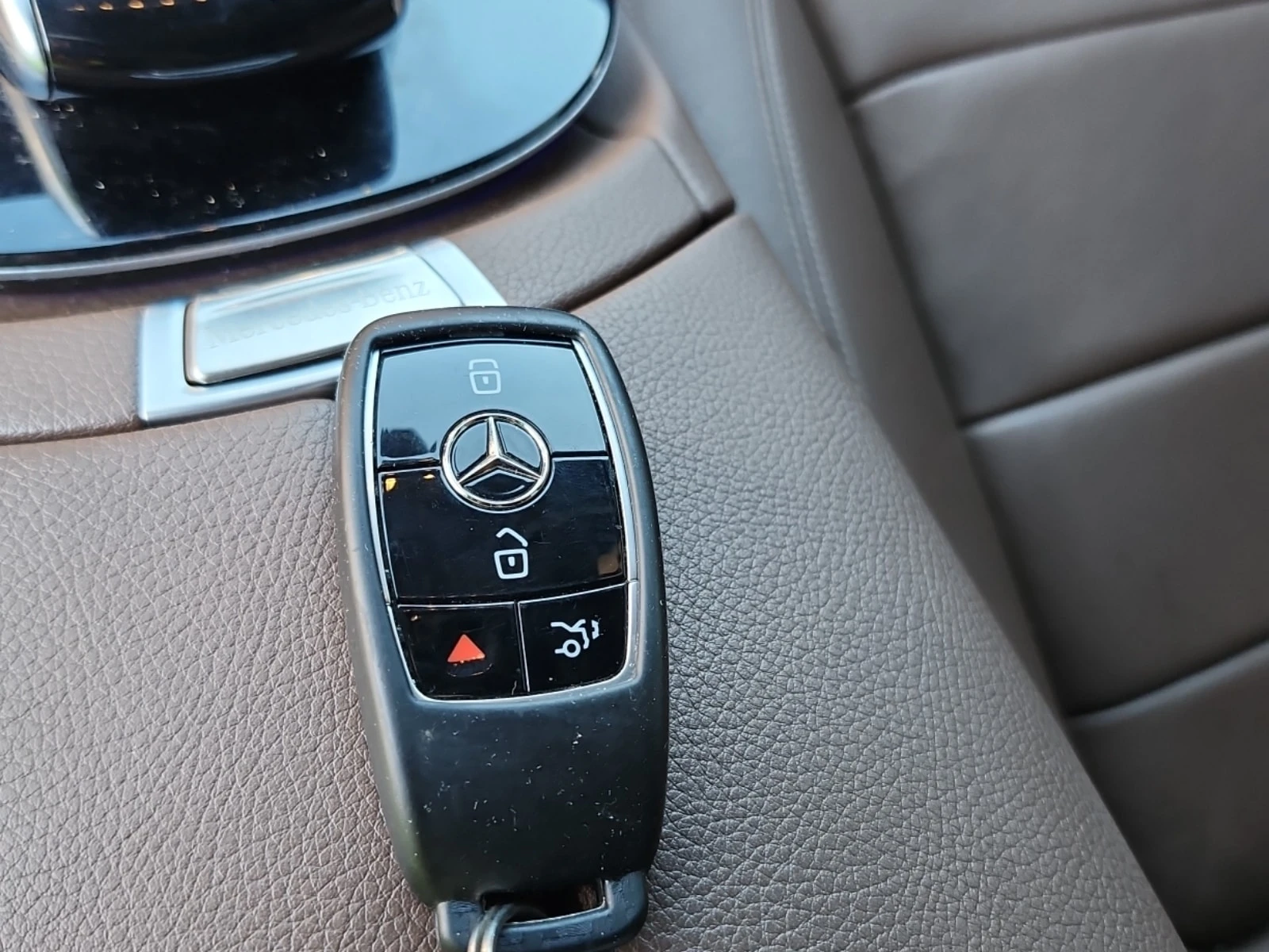 Mercedes-Benz E 400 * АВТОКРЕДИТ БЕЗ ПЪРВОНАЧАЛНА ВНОСКА* , снимка 8 - Автомобили и джипове - 55891597