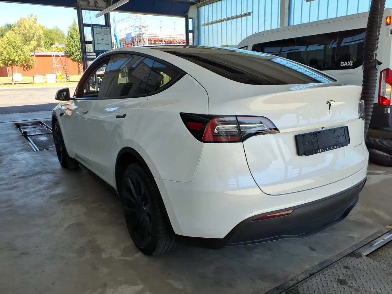 Tesla Model Y Long Range Dual AWD, снимка 4 - Автомобили и джипове - 56268971