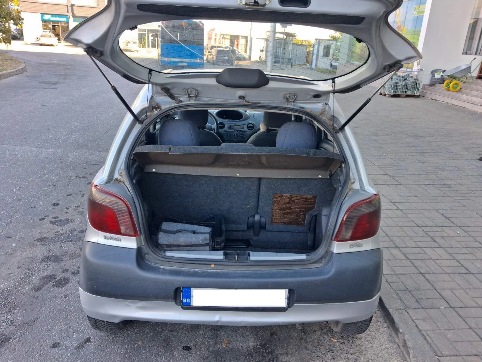 Toyota Yaris 1.4 D-4D, снимка 5 - Автомобили и джипове - 56334210