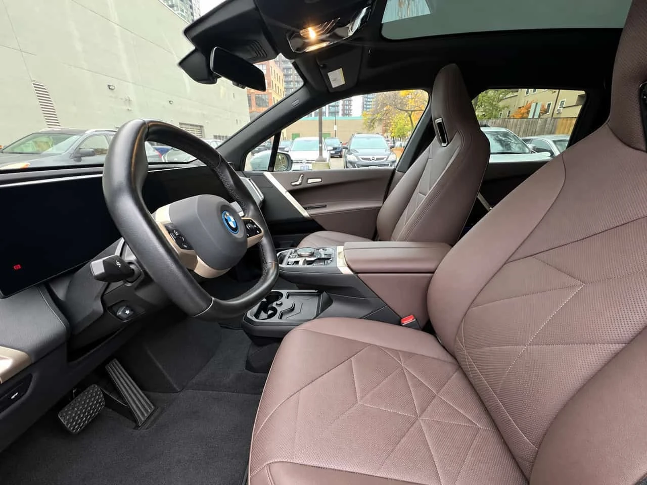 BMW iX xDrive40 | CPO | No Accidents | HUD | W | Mobile.bg � ����������� 11