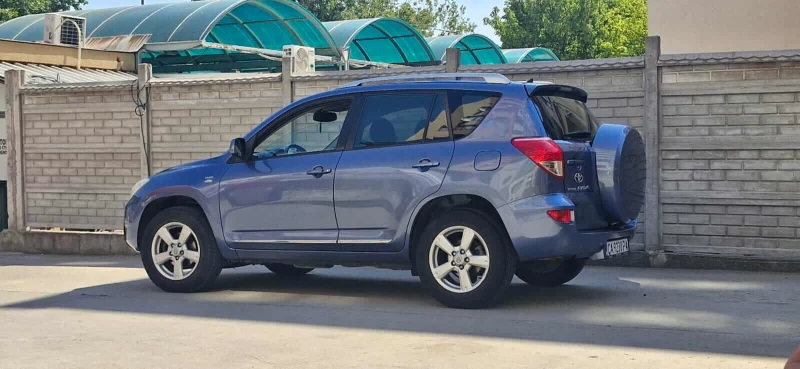 Toyota Rav4 2.2 D4D - Luxury 4X4 (NAVVI/KEYLESS/КАСКО)