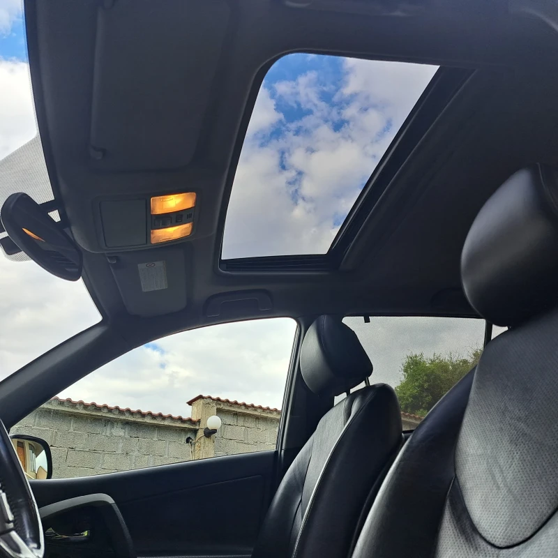 Toyota Rav4 2.2 D4D - Luxury 4X4 (NAVVI/KEYLESS/КАСКО), снимка 4 - Автомобили и джипове - 52056368