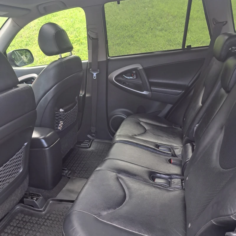 Toyota Rav4 2.2 D4D - Luxury 4X4 (NAVVI/KEYLESS/КАСКО), снимка 8 - Автомобили и джипове - 52056368