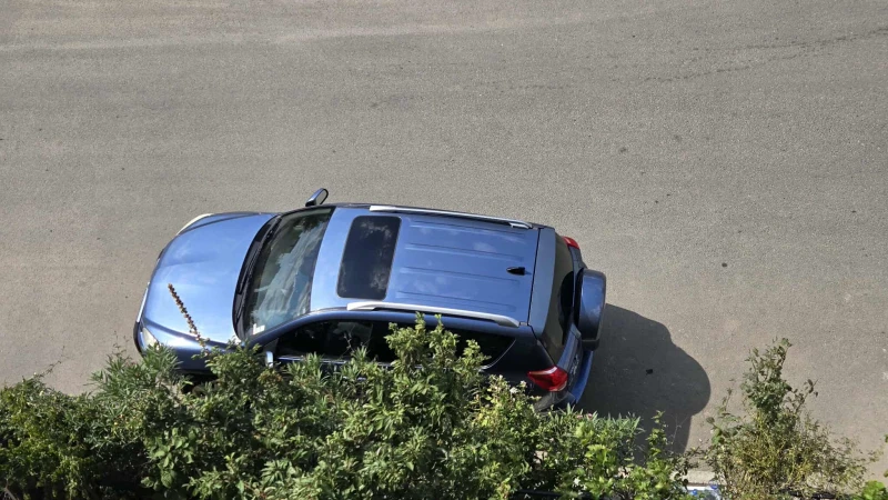 Toyota Rav4 2.2 D4D - Luxury 4X4 (NAVVI/KEYLESS/КАСКО), снимка 11 - Автомобили и джипове - 52056368