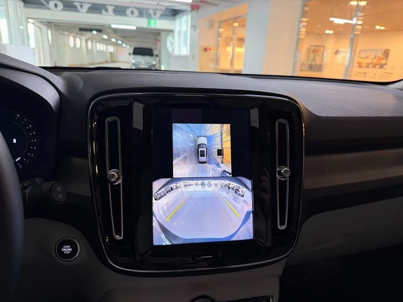 Volvo XC40 КРАЙНА ЦЕНА: 34031 EUR, снимка 14 - Автомобили и джипове - 55966929
