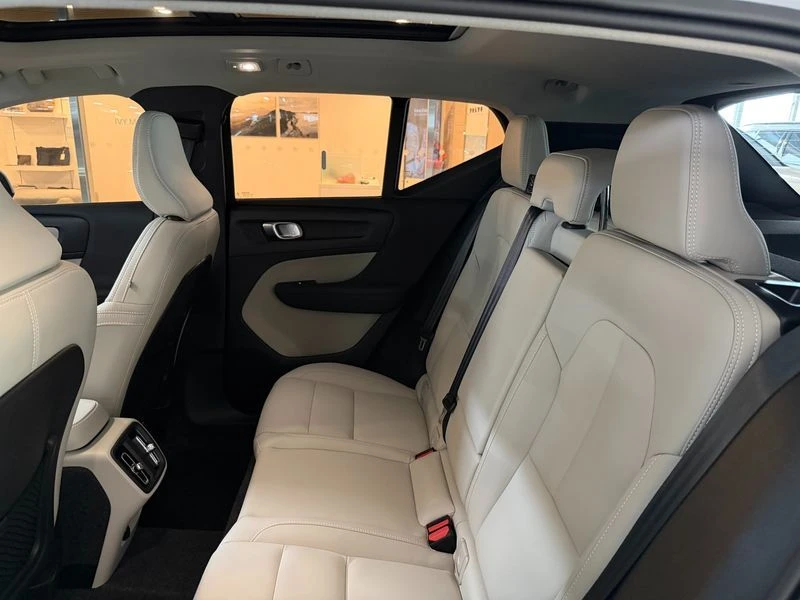 Volvo XC40 КРАЙНА ЦЕНА: 34031 EUR, снимка 11 - Автомобили и джипове - 55966929