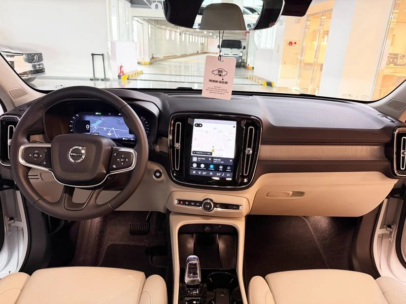 Volvo XC40 КРАЙНА ЦЕНА: 34031 EUR, снимка 7 - Автомобили и джипове - 55966929